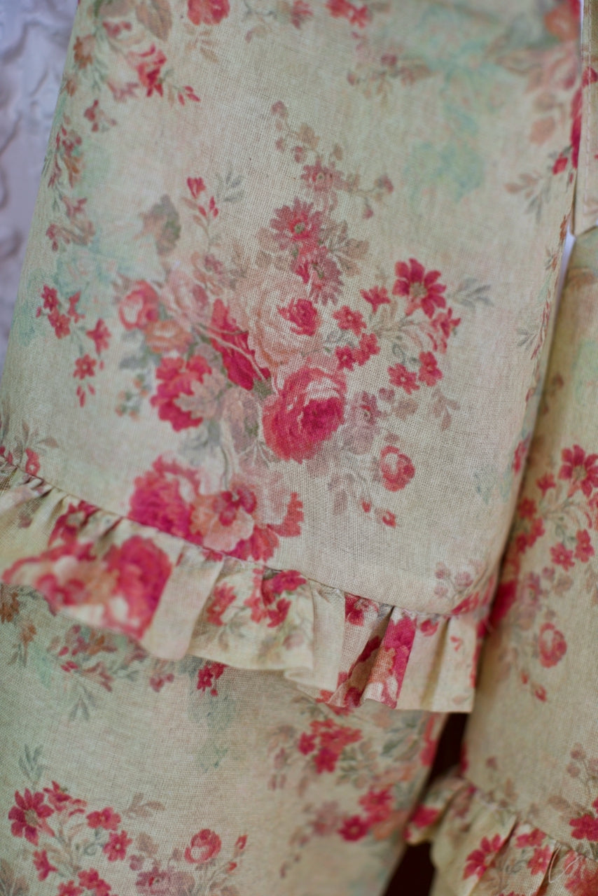SALE! Vintage French Cottage Floral Christmas Skirt